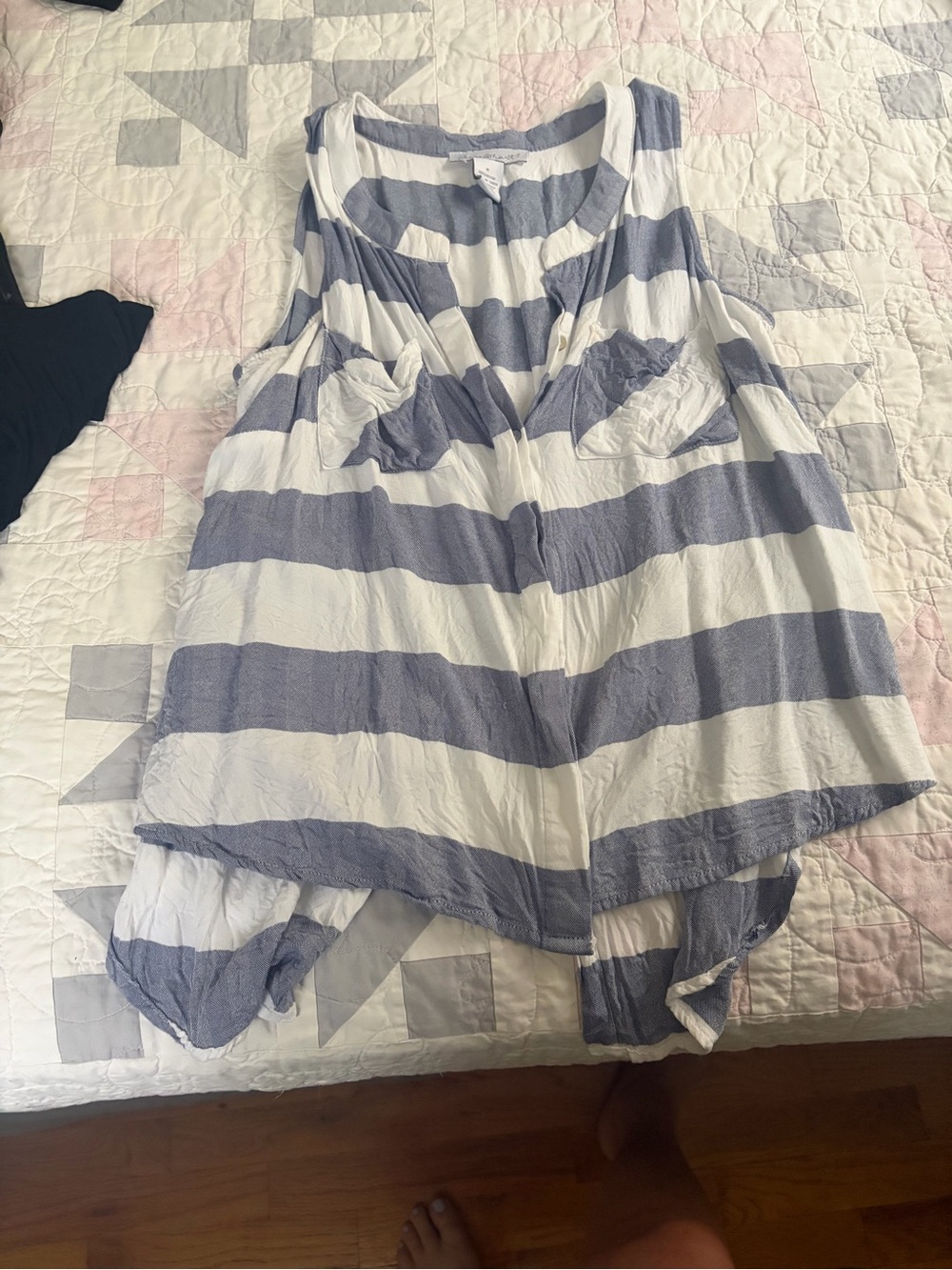 Striped Sleeveless V-Neck Tank Top - White & Light Blue